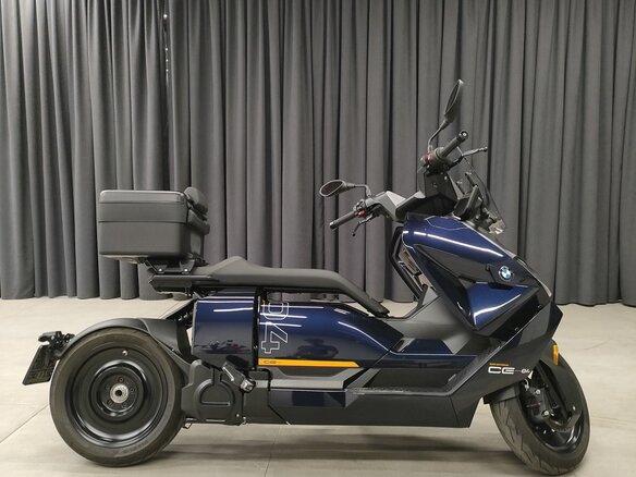 2024 BMW CE 04, синий, 1530000 рублей - вид 2