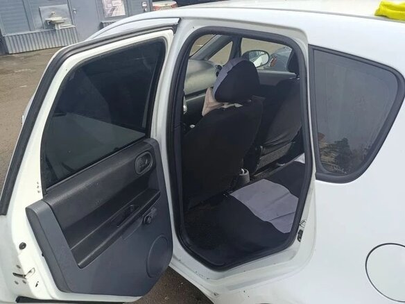 2008 Mitsubishi Colt CZ1 VI (Z30) Рестайлинг, белый, 280000 рублей - вид 11