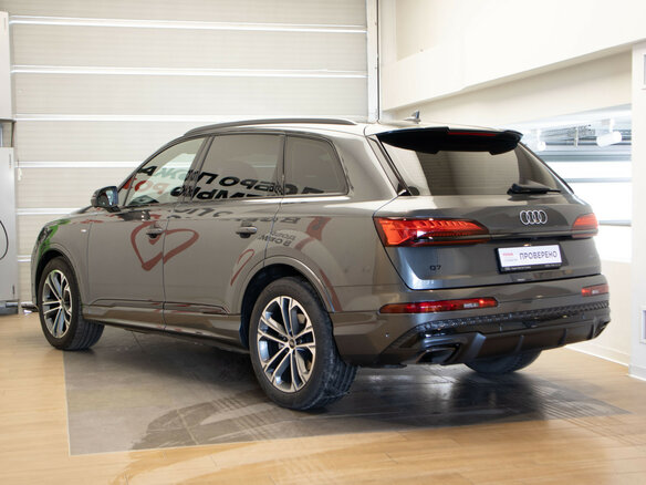 2026 Audi Q7 45 TFSI II (4M) Рестайлинг 2, серый, 9520000 рублей - вид 5
