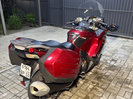 2009 Kawasaki GTR 1400 (Concours 14), красный, 700000 рублей, вид 3