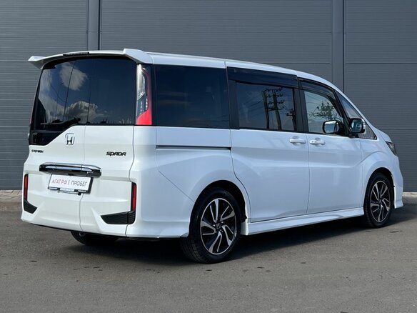 2019 Honda Stepwgn Spada V Рестайлинг, белый, 2620000 рублей - вид 4
