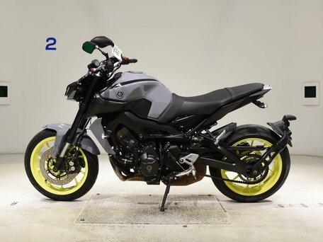 2017 Yamaha MT-09 (FZ-09), серый, 840000 рублей, вид 3