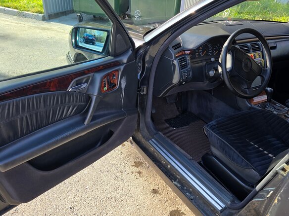 1997 Mercedes-Benz E-Класс 200 II (W210, S210), чёрный - вид 12