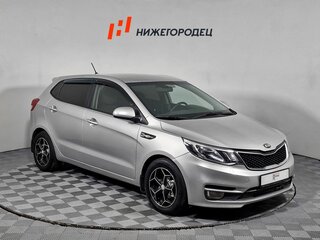 2015 Kia Rio III Рестайлинг, серебристый, 962000 рублей, вид 3