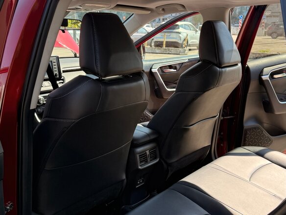 2020 Toyota RAV4 V (XA50), красный, 2925000 рублей - вид 12