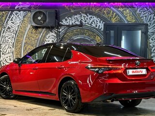 2021 Toyota Camry VIII (XV70) Рестайлинг, красный, 3185000 рублей, вид 4