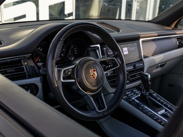 2019 Porsche Macan I Рестайлинг, чёрный, 5550000 рублей - вид 19