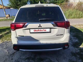 2017 Mitsubishi Outlander III Рестайлинг 2, белый, 2200000 рублей, вид 5