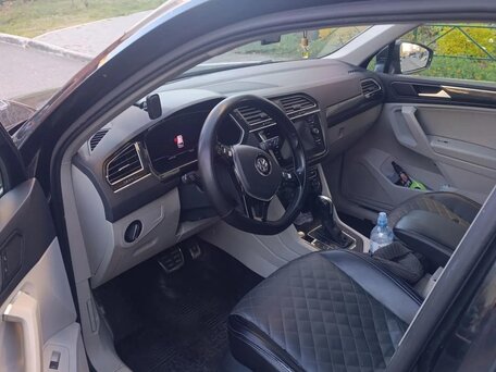 2020 Volkswagen Tiguan II, чёрный, 2820000 рублей, вид 5