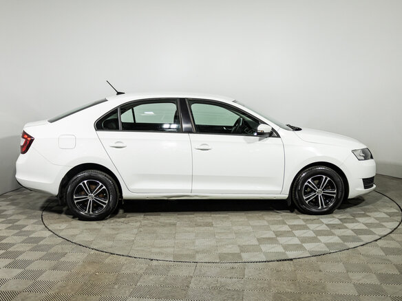 2018 Skoda Rapid I Рестайлинг, белый, 1199700 рублей - вид 3