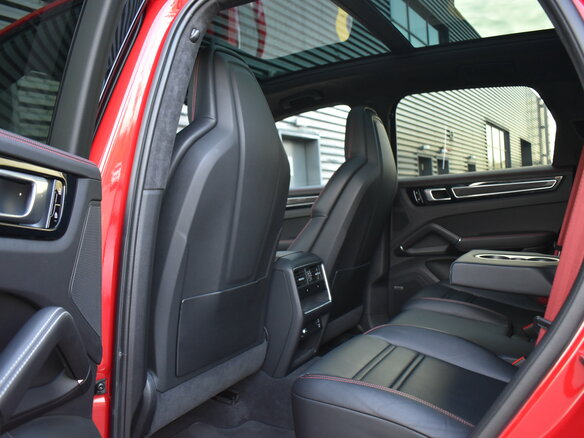 2021 Porsche Cayenne III, красный, 8990000 рублей - вид 17