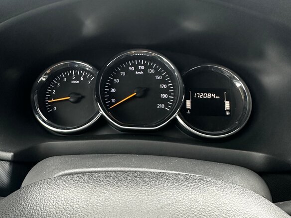 2020 Renault Logan II Рестайлинг, белый, 700000 рублей - вид 10