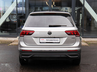 2021 Volkswagen Tiguan II Рестайлинг, серебристый, 2600000 рублей, вид 5