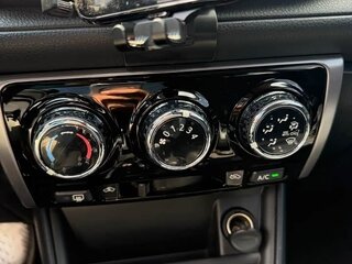 2023 Toyota Yaris L XP150 Рестайлинг, белый, 1400100 рублей, вид 5