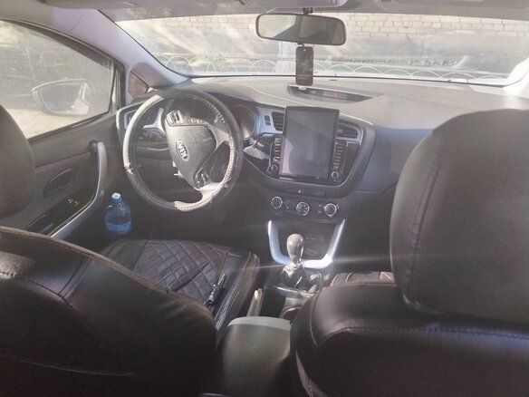 2013 Kia Ceed II, серебристый, 720000 рублей