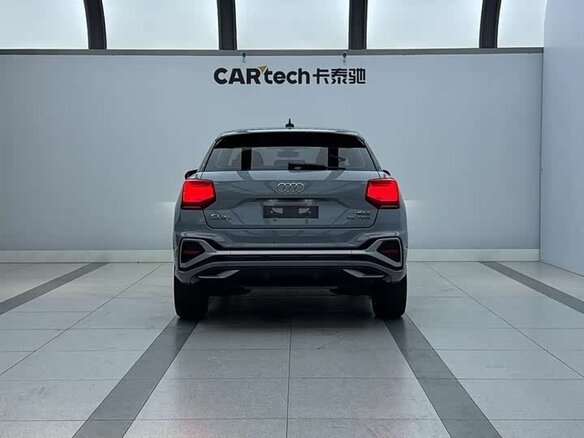 2022 Audi Q2 35 TFSI I Рестайлинг, серебристый - вид 2