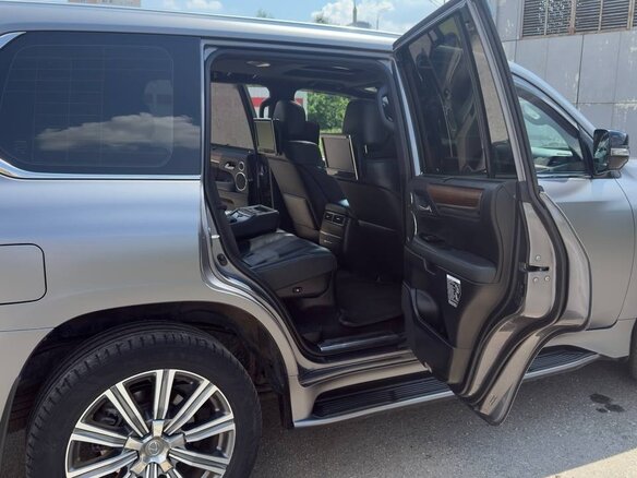 2016 Lexus LX 570 III Рестайлинг 2, серый, 6000000 рублей - вид 11