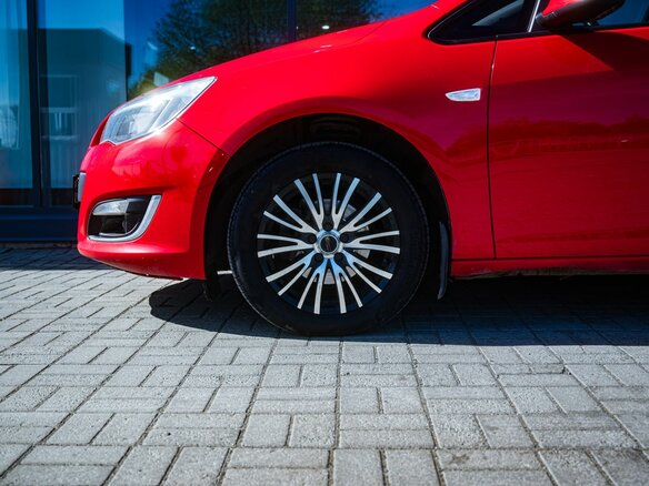 2013 Opel Astra J Рестайлинг, красный, 700000 рублей - вид 8