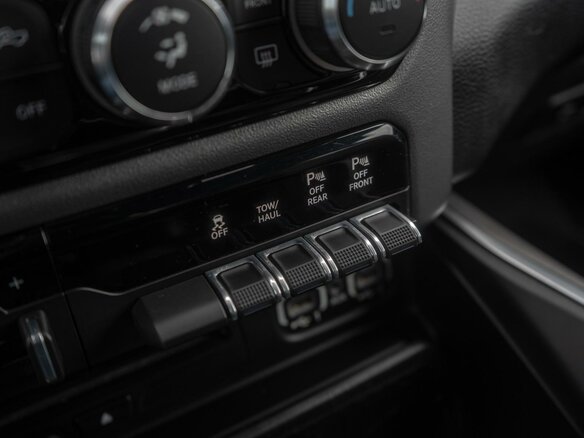 2018 Ram 1500 Crew Cab IV (DS/DJ), синий - вид 37