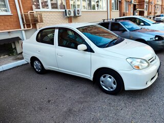 2002 Toyota Platz, белый, 385000 рублей, вид 4