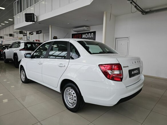 2025 Lada (ВАЗ) Granta I Рестайлинг, белый, 889000 рублей - вид 4