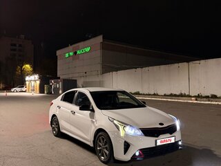 2021 Kia Rio IV Рестайлинг, серый, 1050000 рублей, вид 3