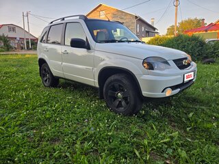 2017 Chevrolet Niva I Рестайлинг, белый, 699000 рублей, вид 4