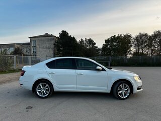 2018 Skoda Octavia III (A7) Рестайлинг, белый, 2500000 рублей, вид 5