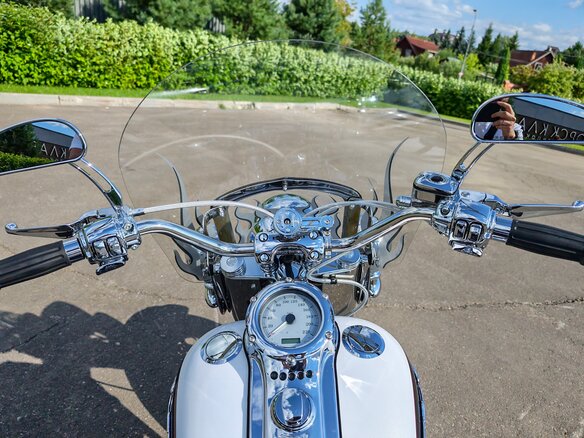 2006 Harley-Davidson Softail Deluxe, белый, 2100000 рублей - вид 10