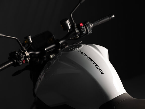 2026 Ducati Monster 937, белый, 1880000 рублей - вид 8