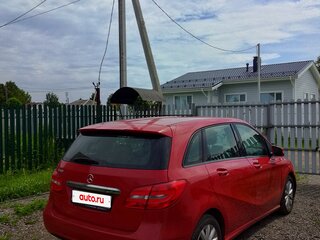 2014 Mercedes-Benz B-Класс 180 II (W246), красный, 950000 рублей, вид 3