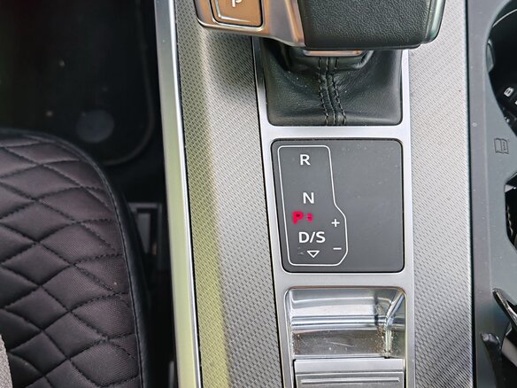 2021 Audi A6 40 TDI V (C8), белый, 3650000 рублей - вид 10