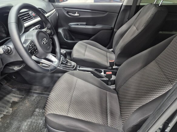 2019 Kia Rio IV, чёрный, 1395000 рублей - вид 11