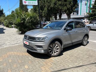 2017 Volkswagen Tiguan II, серебристый, 1940000 рублей, вид 1