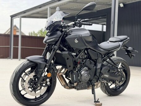 2025 Yamaha MT-07 (FZ-07), чёрный, 1150000 рублей, вид 2