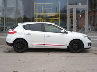 2013 Renault Megane III Рестайлинг, белый, 990000 рублей, вид 4
