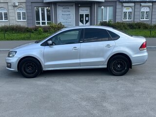 2016 Volkswagen Polo V Рестайлинг, серебристый, 595000 рублей, вид 2