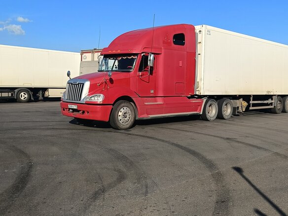 2003 Freightliner Columbia, красный, 950000 рублей