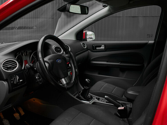 2011 Ford Focus II Рестайлинг, красный, 600000 рублей - вид 9