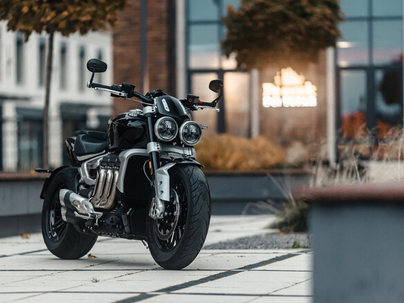 2023 Triumph Rocket 3, серебристый, 2490000 рублей - вид 9