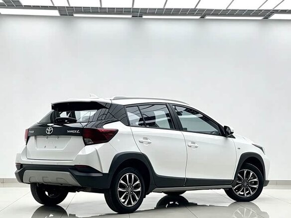 2022 Toyota Yaris L X XP150 Рестайлинг, белый, 1420000 рублей - вид 5