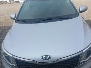 2015 Kia Rio III Рестайлинг, серебристый, 1200000 рублей, вид 1
