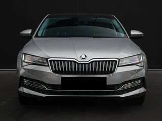 2023 Skoda Superb III Рестайлинг, серебристый, 2390000 рублей, вид 2