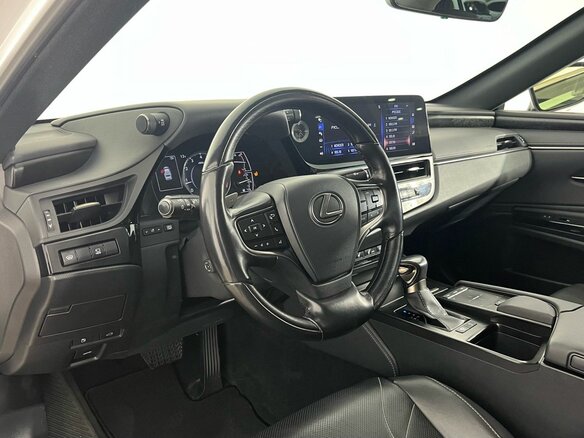 2022 Lexus ES 250 VII Рестайлинг, белый, 4600000 рублей - вид 7