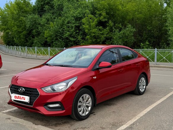 2017 Hyundai Solaris II, красный