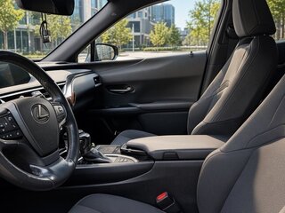 2021 Lexus UX 200 I, красный, 3000000 рублей, вид 2