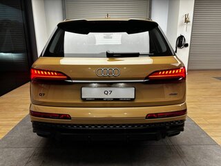 2025 Audi Q7 45 TFSI II (4M) Рестайлинг 2, золотистый, 11690000 рублей, вид 5