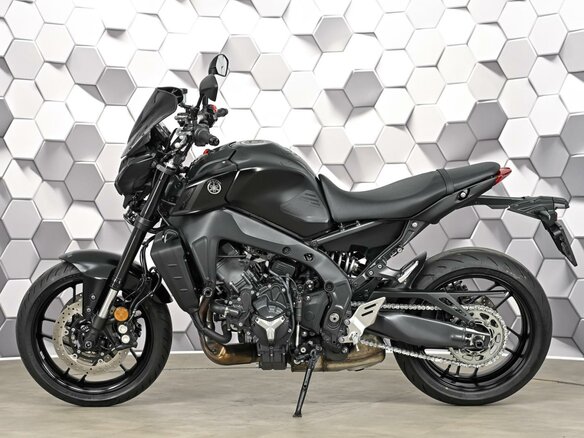 2023 Yamaha MT-09 (FZ-09), чёрный - вид 3
