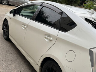 2011 Toyota Prius III Рестайлинг (XW30), белый, 900000 рублей, вид 3