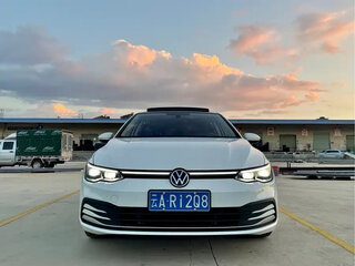 2023 Volkswagen Golf VIII, белый, 1780000 рублей, вид 3